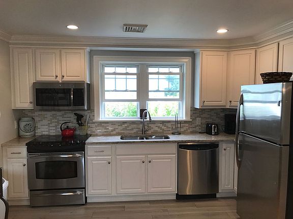 3rd image of 55 Winnapaug Rd Unit 8