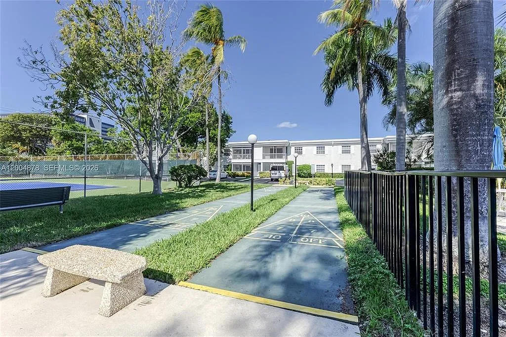 1 bed, 1.5 bath, 850 sqft, $1,990 — Photo 3