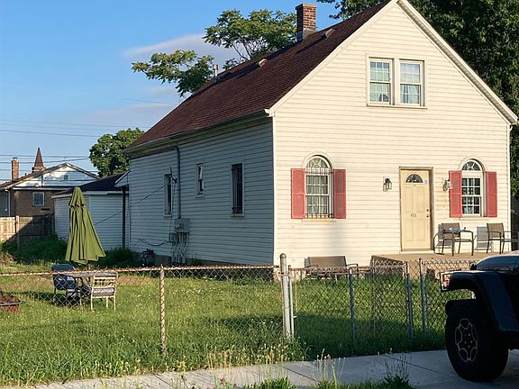 2nd image of 3808-3810 Evergreen St
