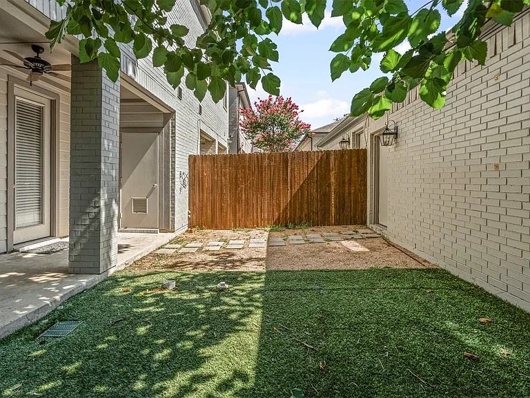 2611 McCart Ave — Photo 31
