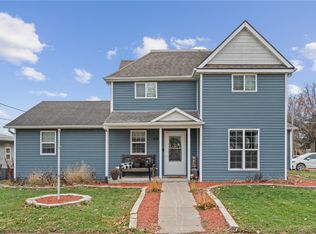 514 W 14th St, Vinton, IA 52349