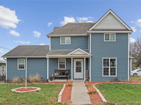 514 W 14th St, Vinton, IA 52349