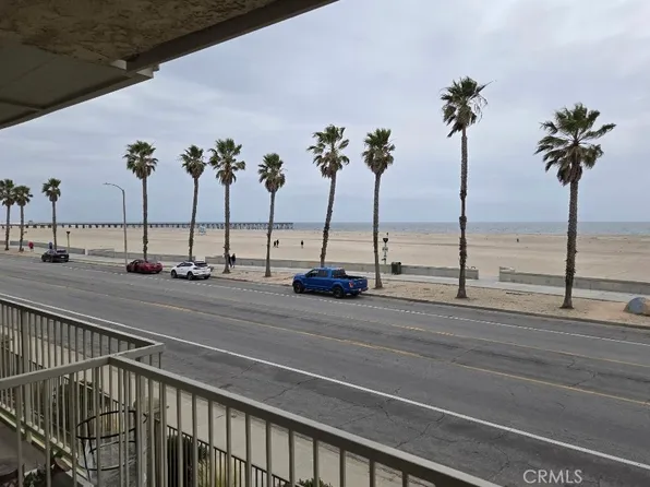 217 E Surfside Dr, Port Hueneme, CA 93041