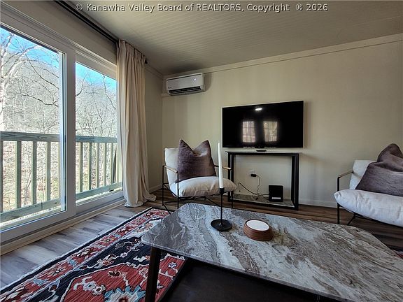 5th image of 1662 Connell Rd