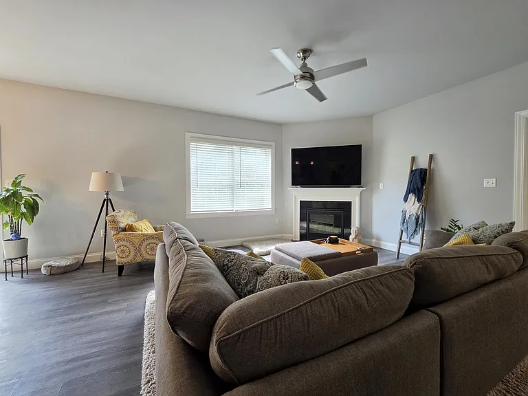 207 Buckton Dr — Photo 10