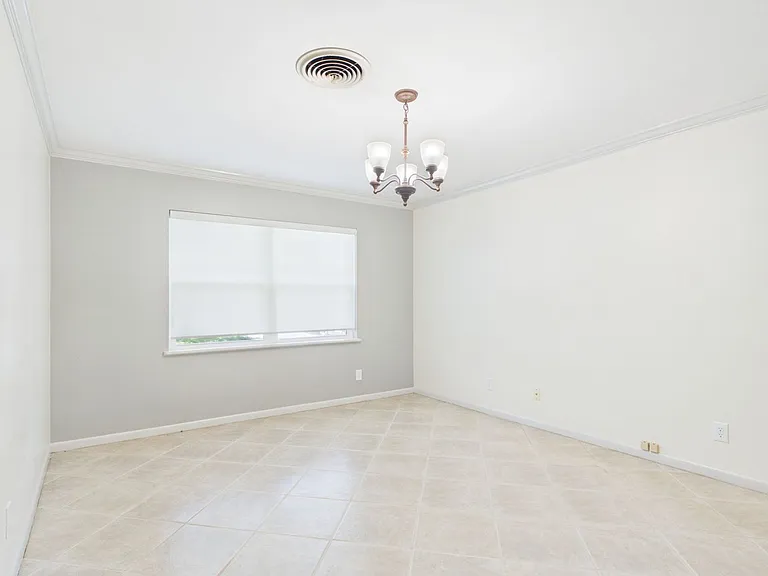 1206 Crenwelge Dr — Photo 9