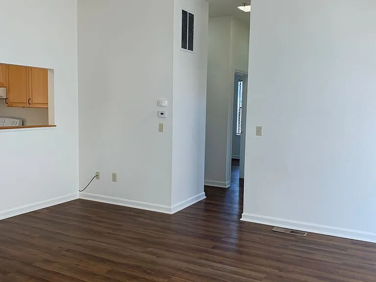 555 Broadway Ave — Photo 6