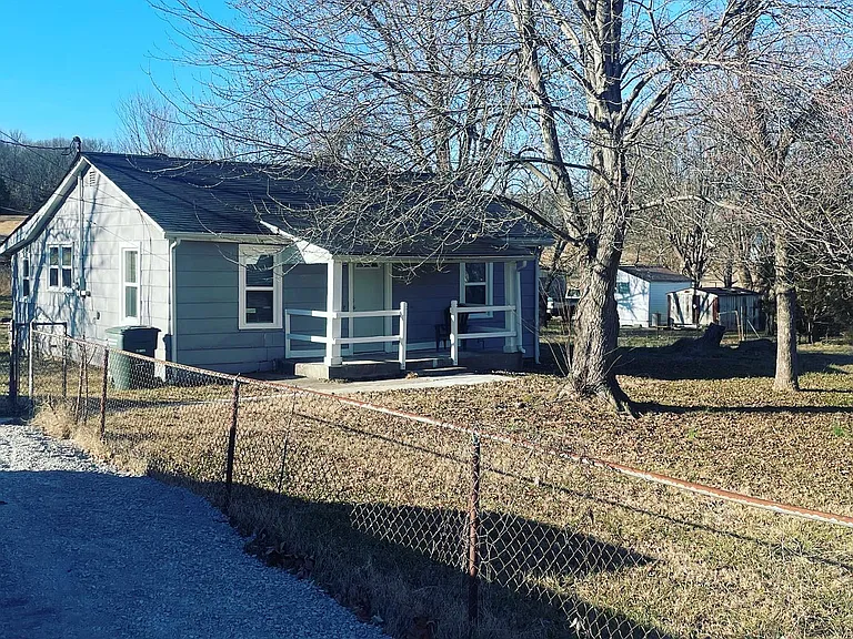 800 Sanderson Dr — Photo 1