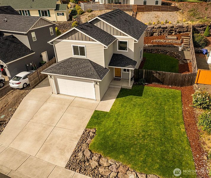3rd image of 610 Stone View Way