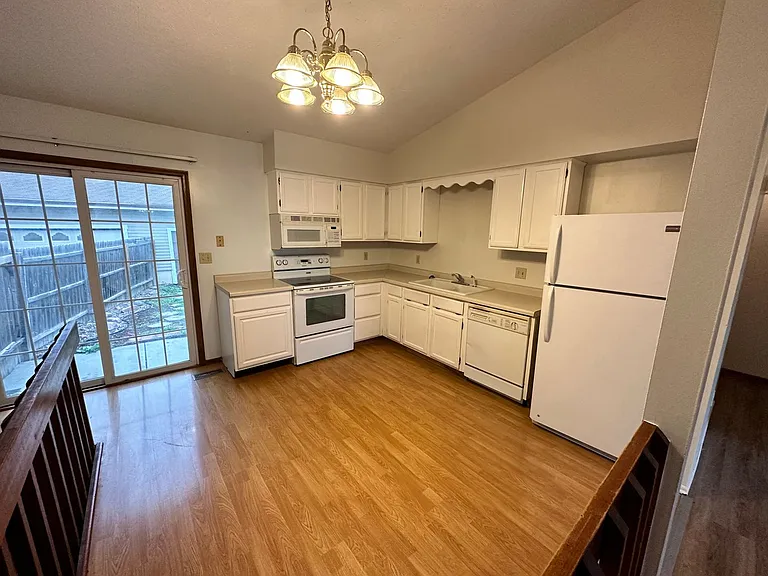 2321 W Sumner St — Photo 5