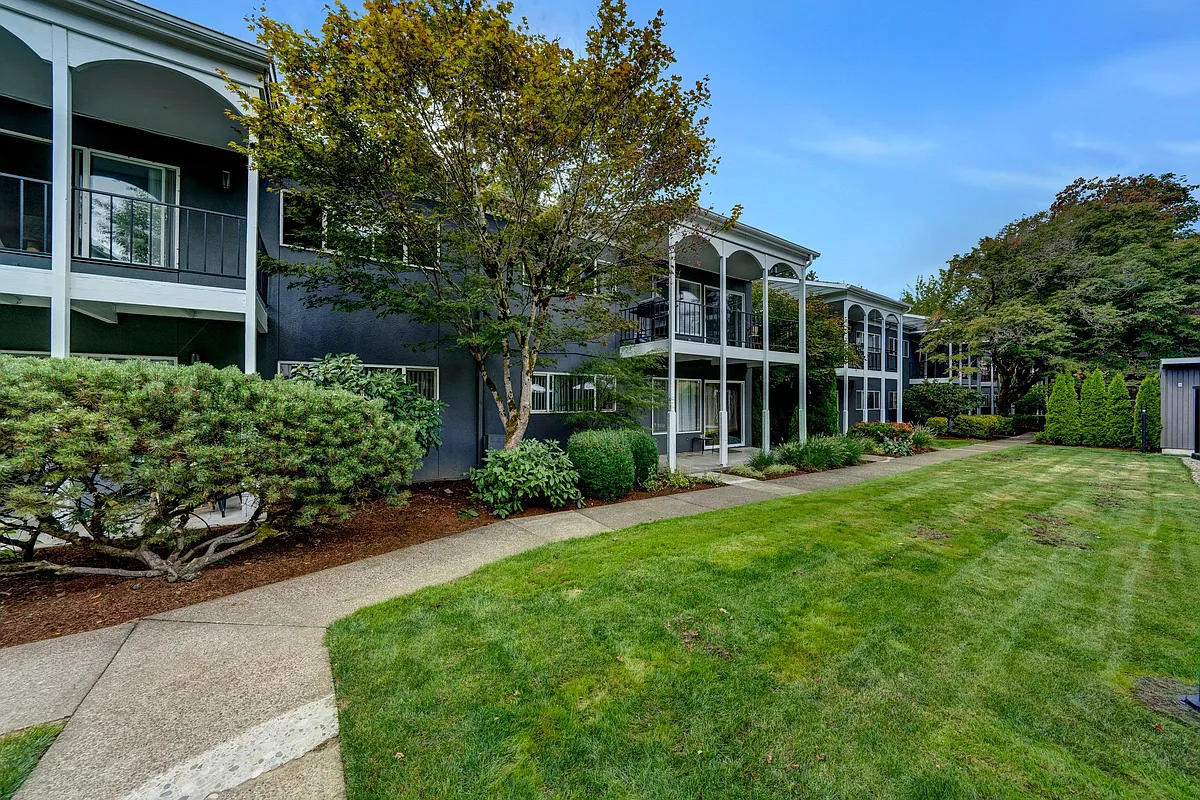 building view Sunset Station Apartments Portland Oregon - Sunset Station Apartments
