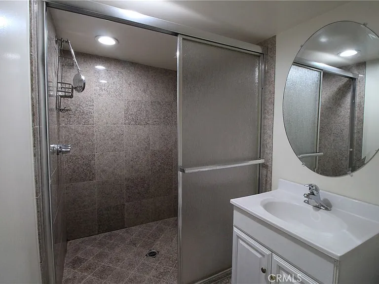 3915 Fredonia Dr — Photo 31