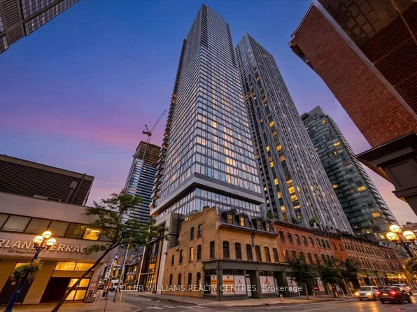 8 Cumberland St #2606, Toronto, ON M4W 1J5