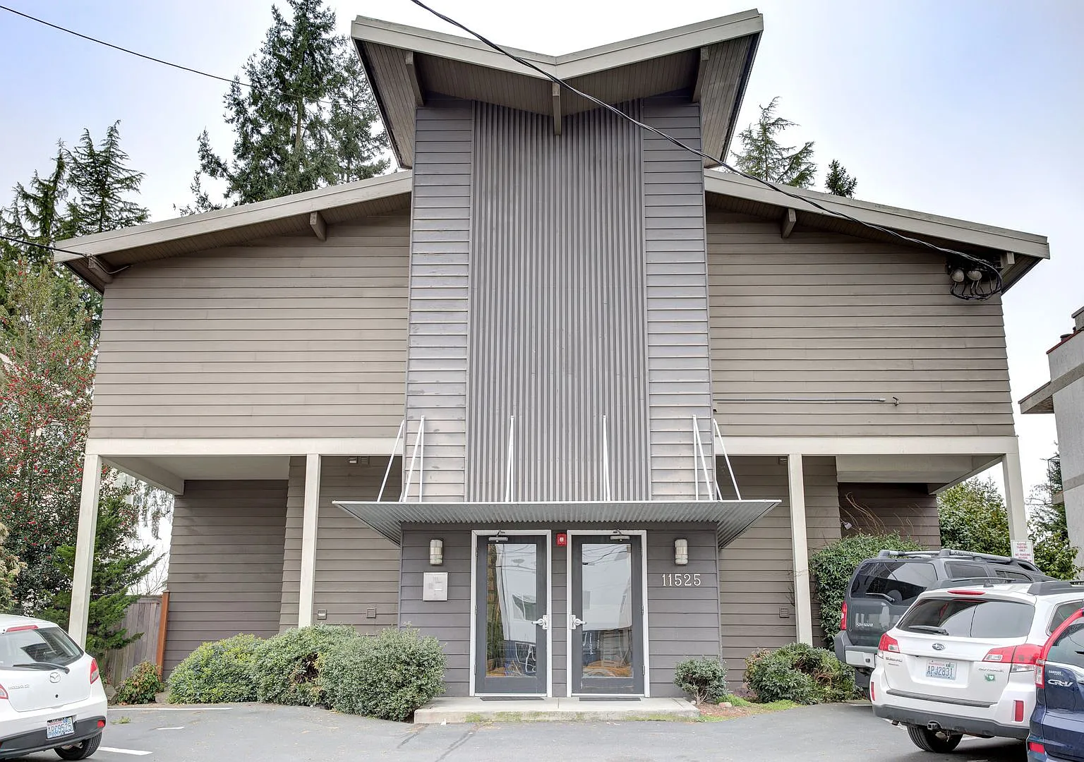 3Bd/1.75Ba Seattle Condo — Photo 1