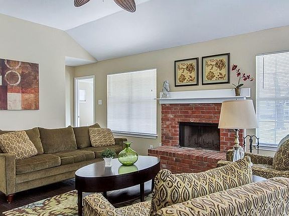 4th image of 100 Morene Ave