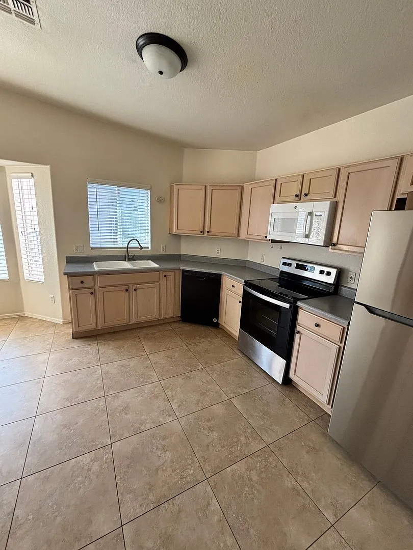 Building Photo - 4275 S Mayberry Pl