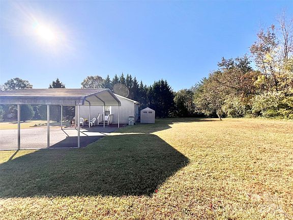 3rd image of 2414 Maywood Dr SW