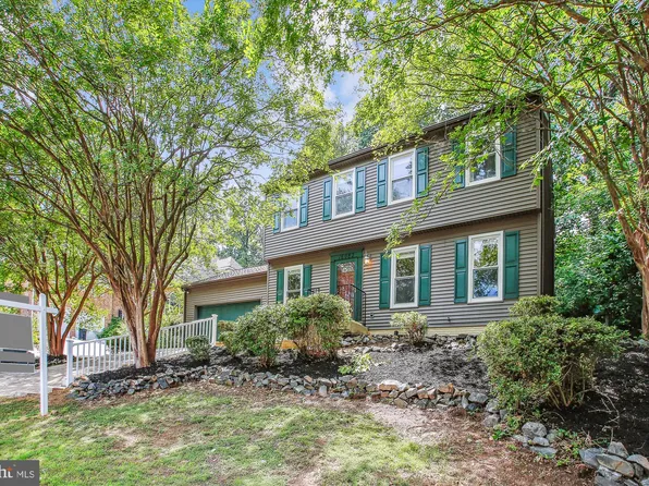 16082 Deer Park Dr, Dumfries, VA 22025