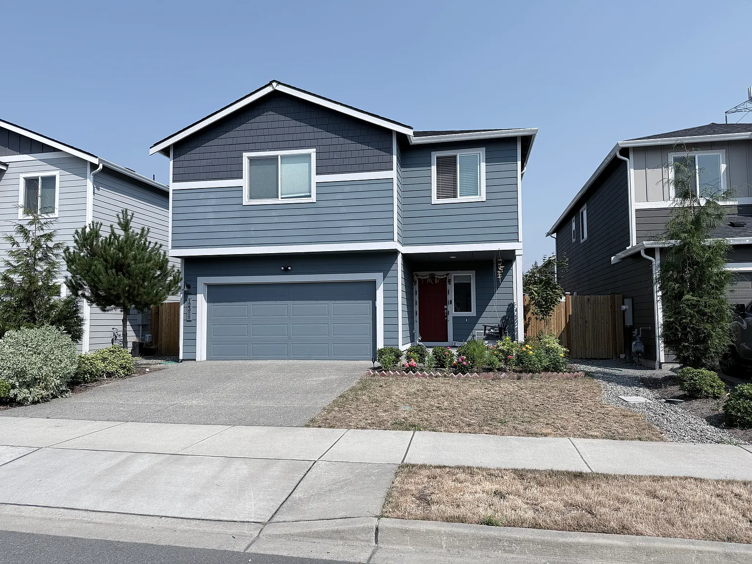 4 bed, 2.5 bath, 2745 sqft, $3,200 — Photo 2