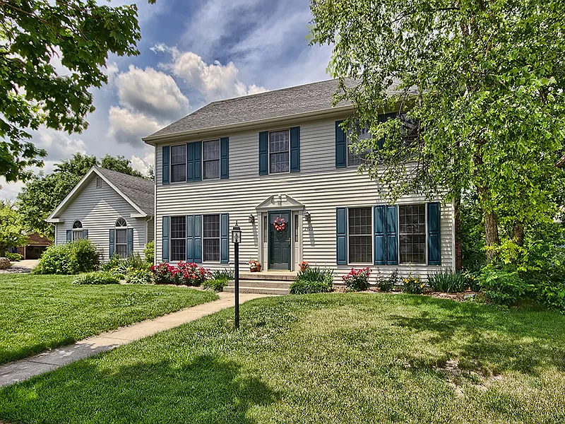 2403 Lakewood Dr photo 1