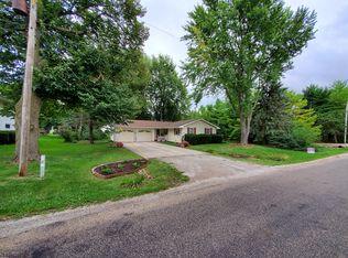 212 S East St, Hudson, IL 61748