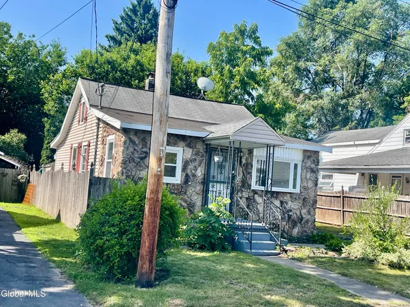60 Woodlawn St, Schenectady, NY 12306
