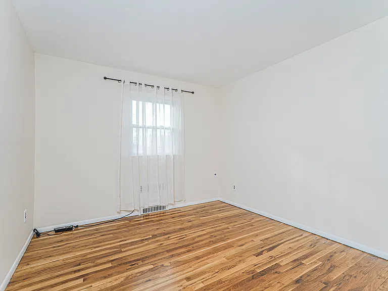 74 Caswell Ave — Photo 3