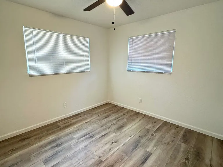 1129 Norton Ave — Photo 6