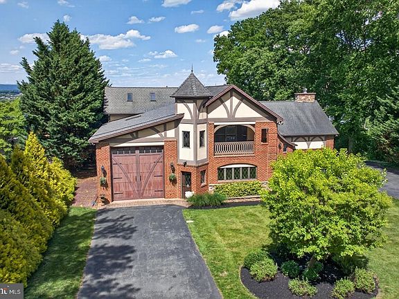 2nd image of 85 Greenwood Cir