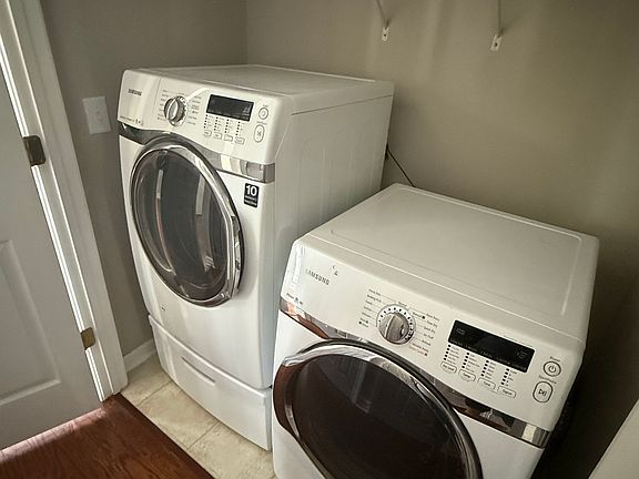 3rd image of 304 Pimpernel St
