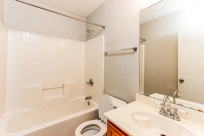 512 Bryn Mawr — Photo 14