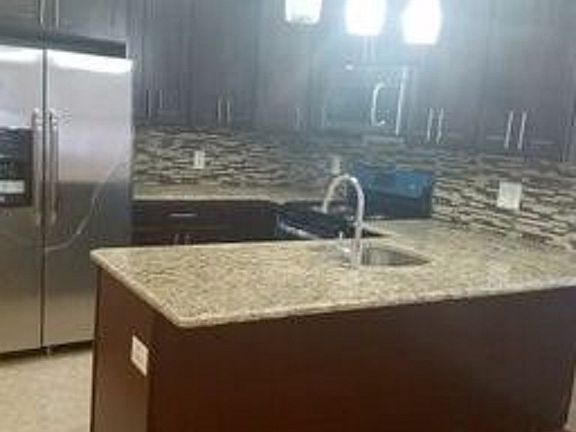 4th image of 957 Crescent St #1