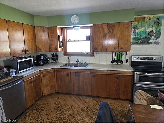 5th image of 3448 Akins Rd