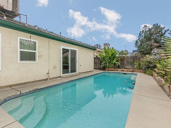 5th image of 8042 N Callisch Ave