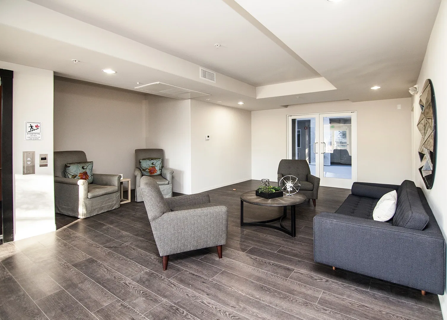 Sherman Oaks Place — Photo 1