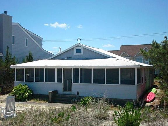 5th image of 1014 Bay Ave