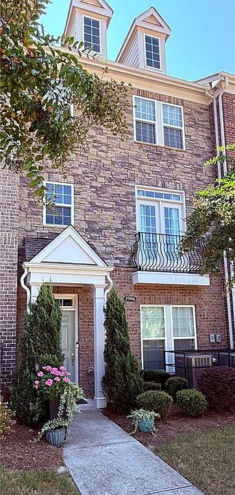 1st image of 1996 Bryant Park Ln