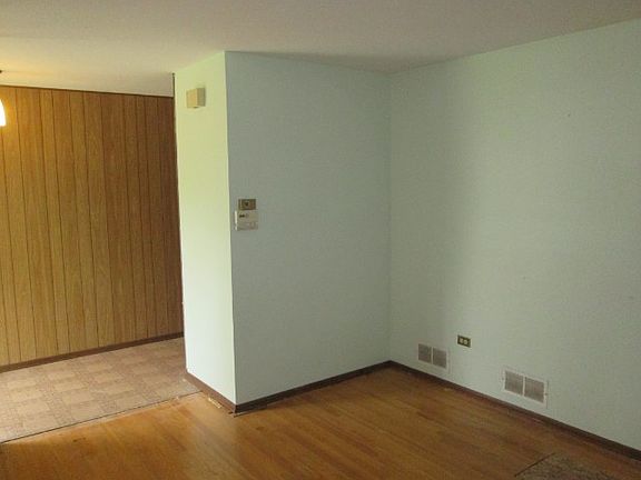 3rd image of 3N084 Timberline Dr