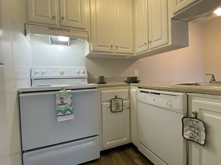 C102 Hickory Hill Ln #C102 — Photo 3