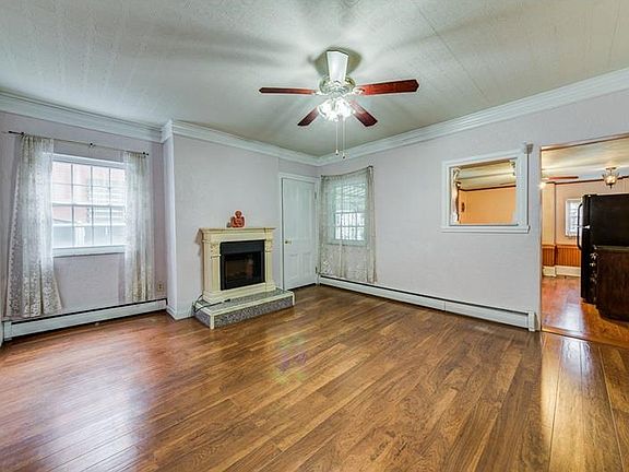5th image of 2207 Sarah St