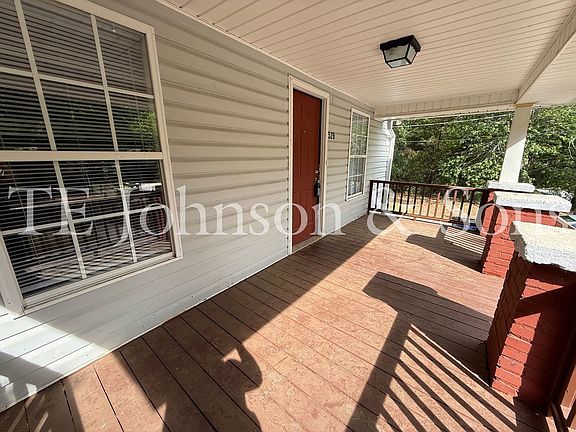 5th image of 526 Chandler St