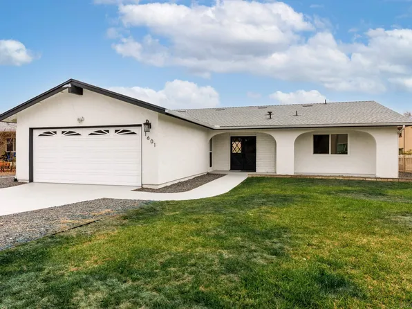 1601 David Dr, Escondido, CA 92026