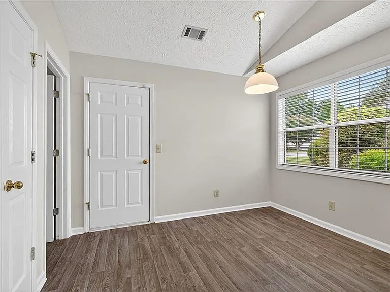 4502 Legend Hollow Ln — Photo 12