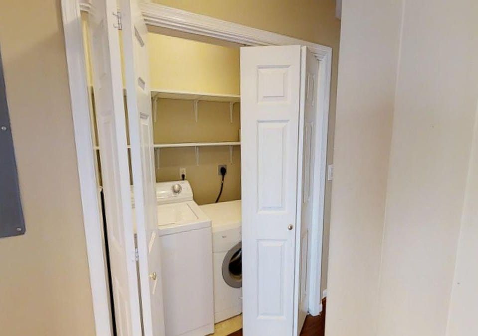 Laundry Closet with Washer/Dryer Included