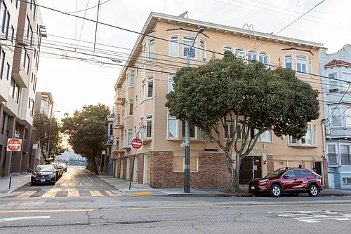 460 S Van Ness Ave Photo 1