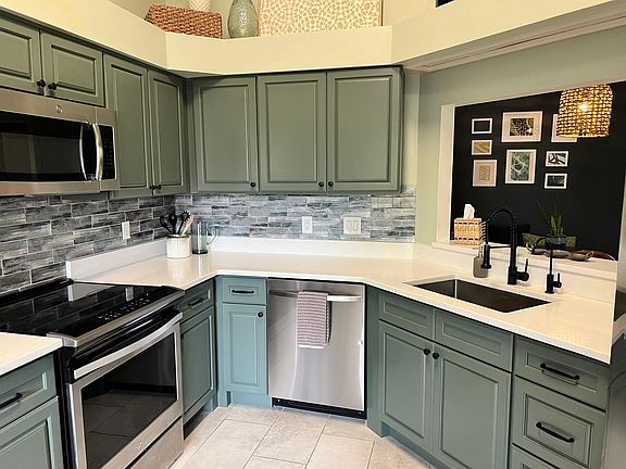 5th image of 1240 Saint Tropez Cir