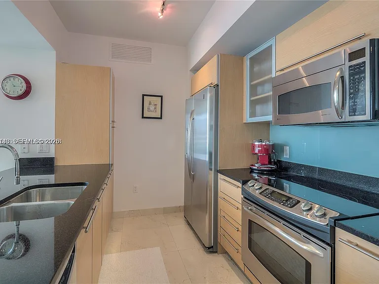 950 Brickell Bay Dr #1711 — Photo 6