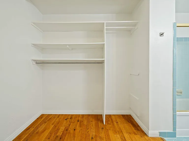1323 N Olive Dr — Photo 28