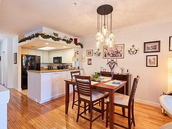 5th image of 121 Brent Cir