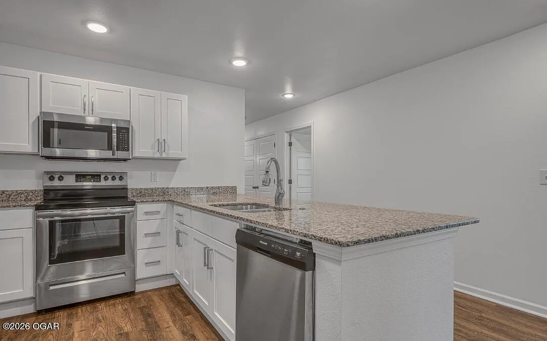 3 bed, 2.0 bath, 1385 sqft, $1,400 — Photo 4